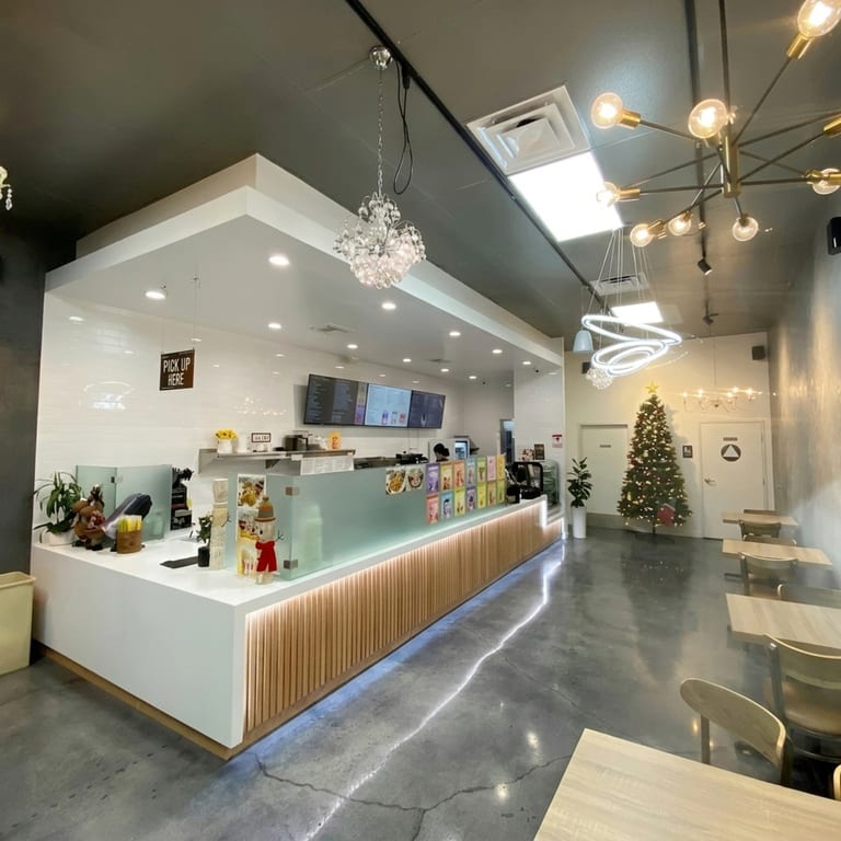 Relaxed Coastal-Inspired Dining Experience